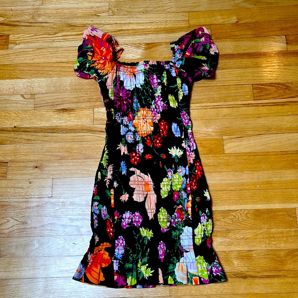 H&M, size XS, never been worn but tags removed (ahhhh). Floral, smocked dress.